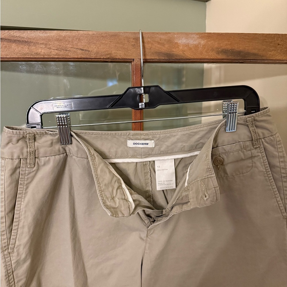 Dockers Women's Khaki Shorts - Size 12 - Picture 2 of 3